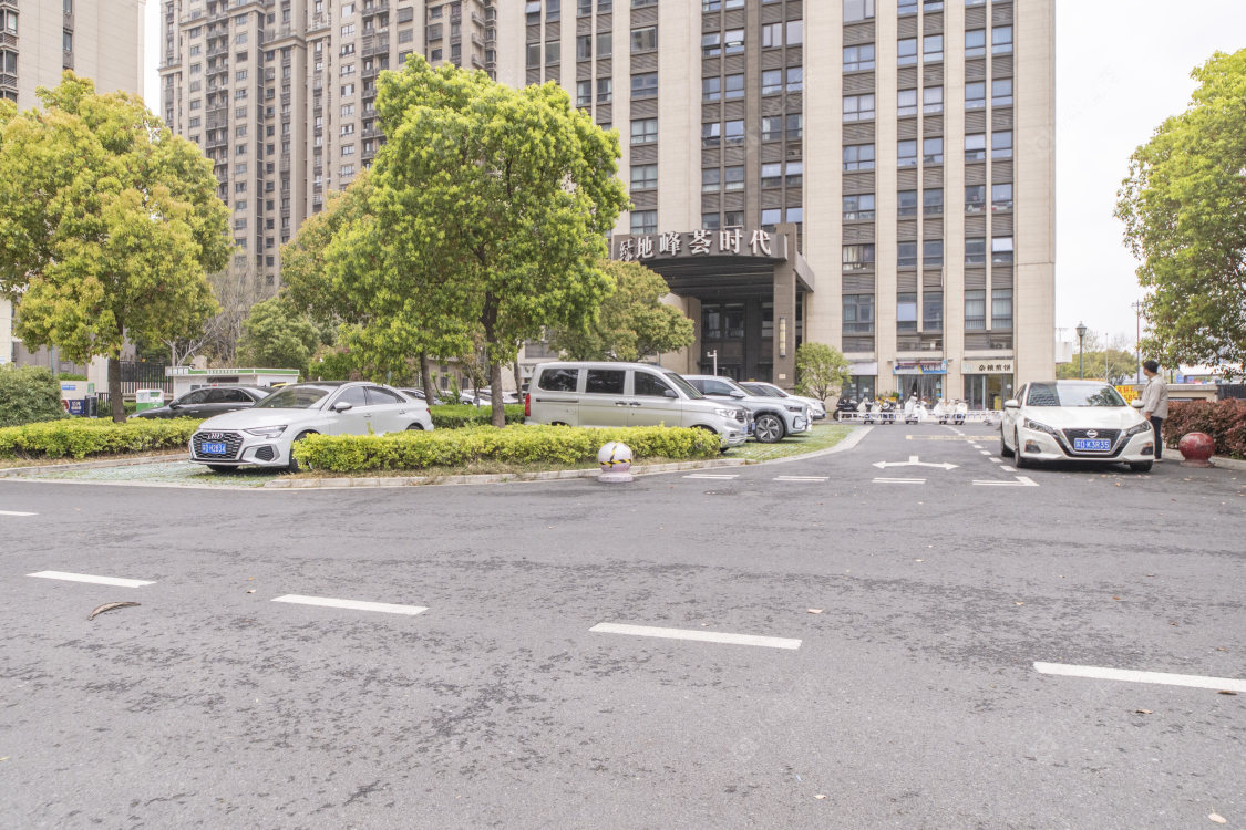 常州绿地峰荟在售新楼盘实景图